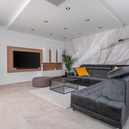Beautiful Home In Omis With Kitchen ภายนอก รูปภาพ