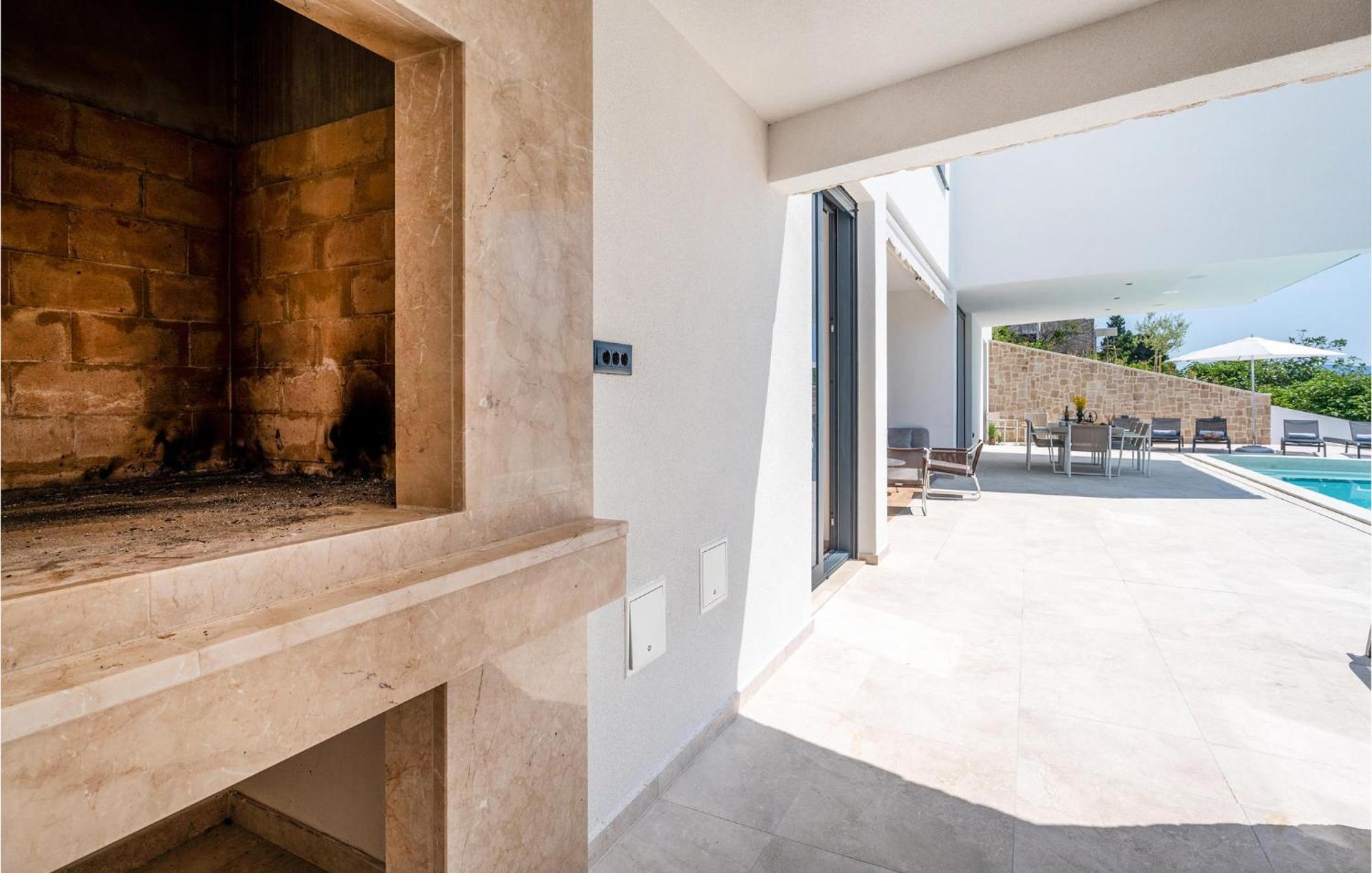 Beautiful Home In Omis With Kitchen ภายนอก รูปภาพ